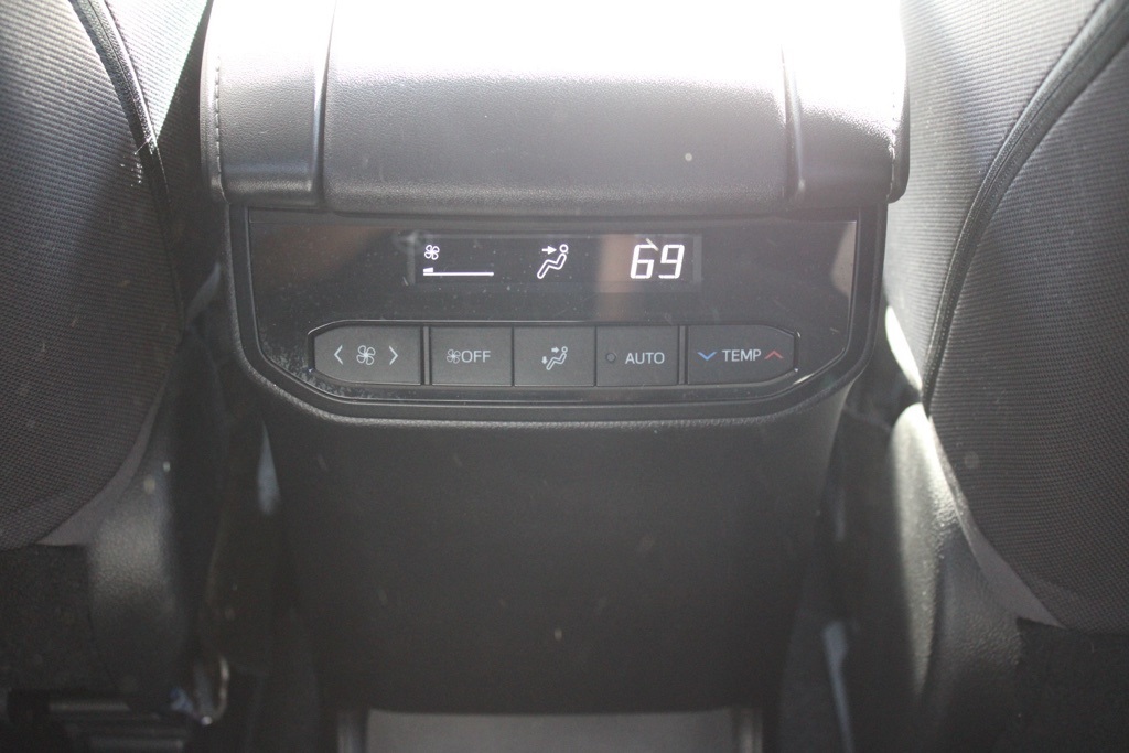 2023 Toyota Highlander L photo 16