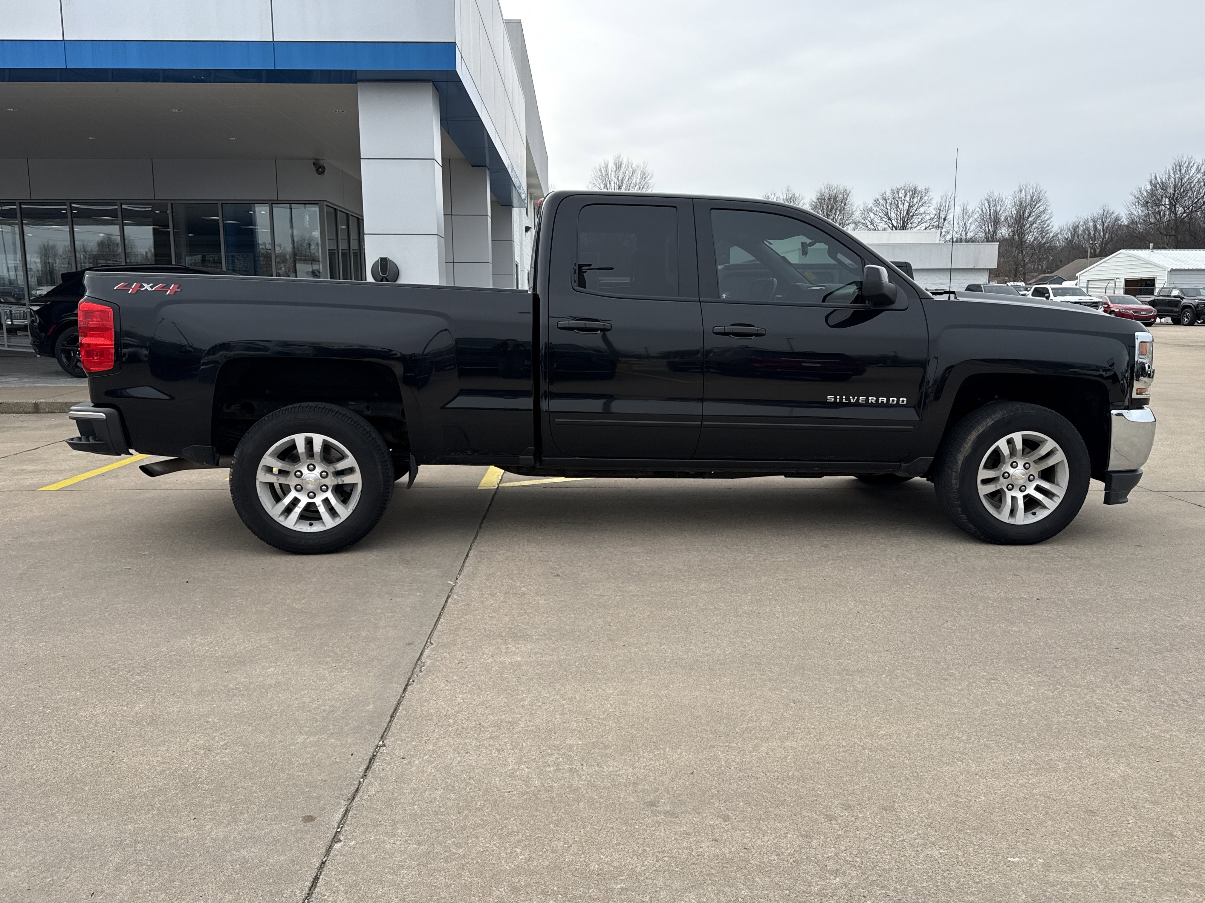 Used 2018 Chevrolet Silverado 1500 LT with VIN 1GCVKREHXJZ206149 for sale in Siloam Springs, AR