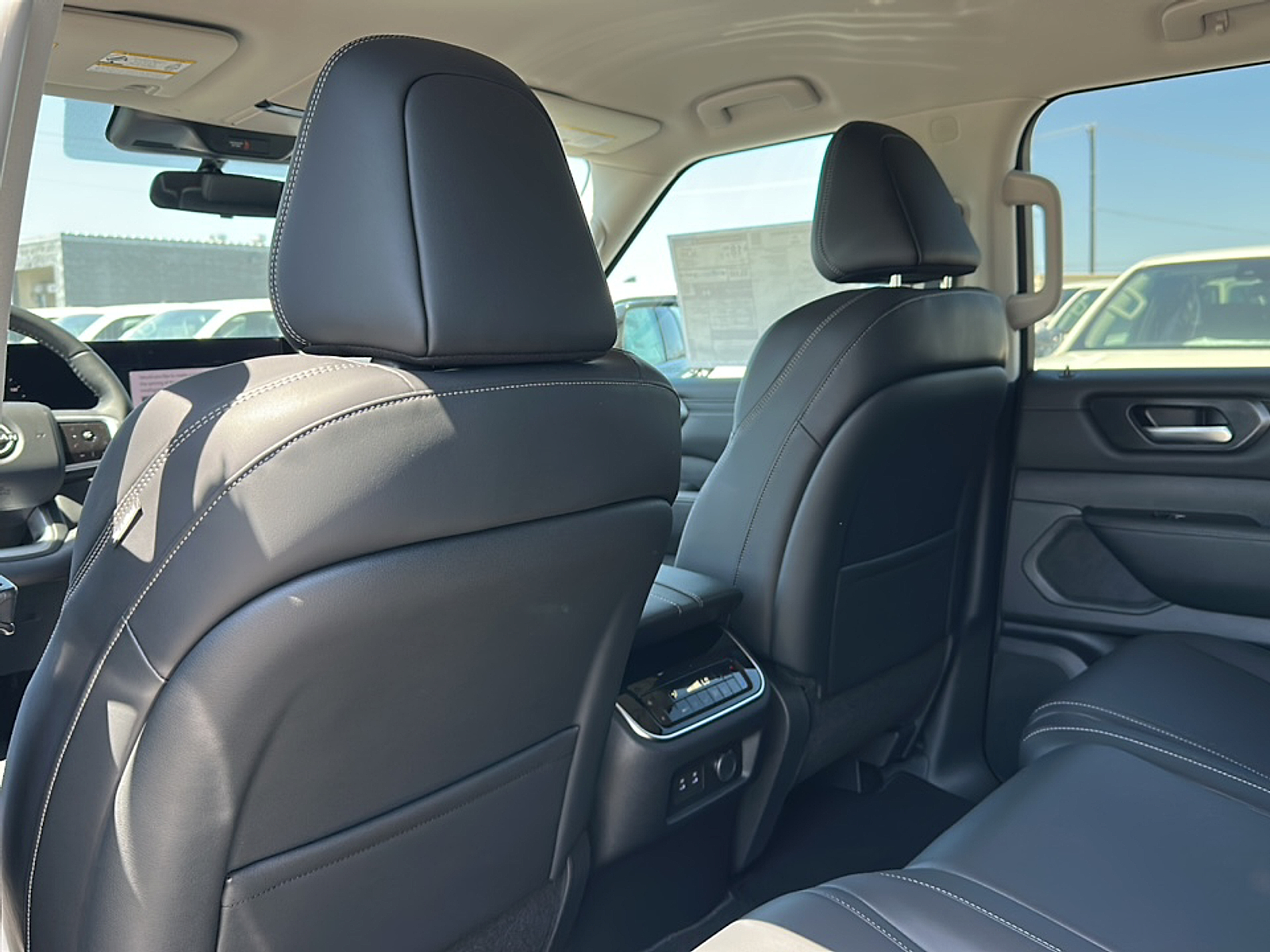 2025 Nissan Armada SV photo 5
