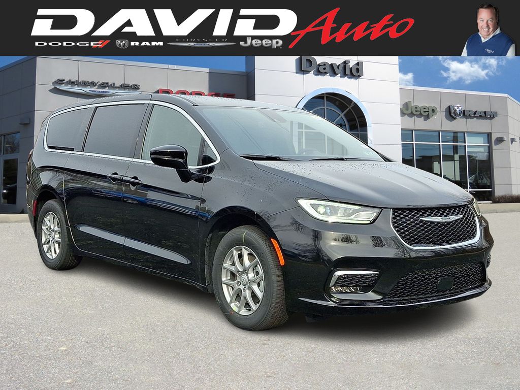 2026 Chrysler Pacifica Select's photo