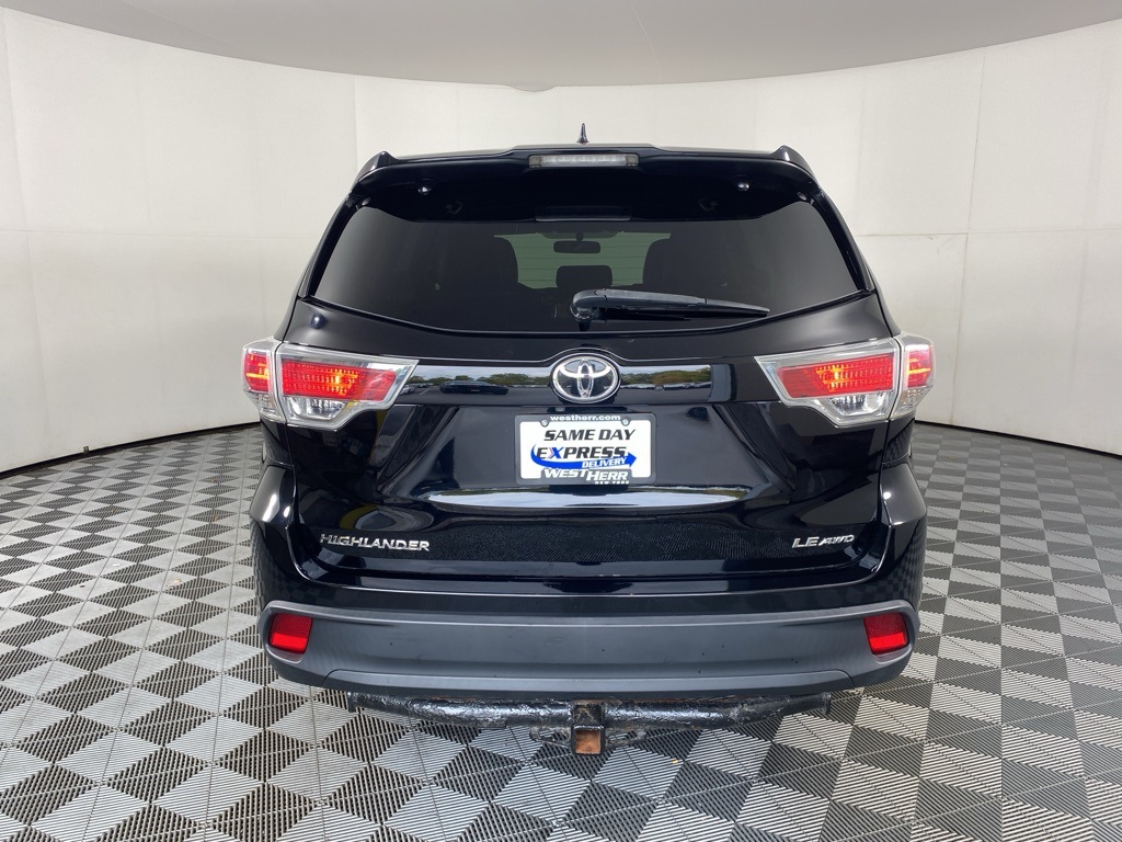 2016 Toyota Highlander LE Plus photo 6