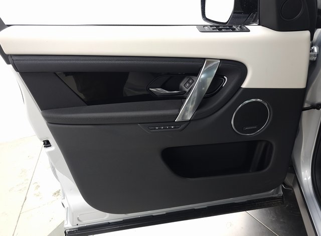 2025 Land Rover Discovery Sport S photo 10