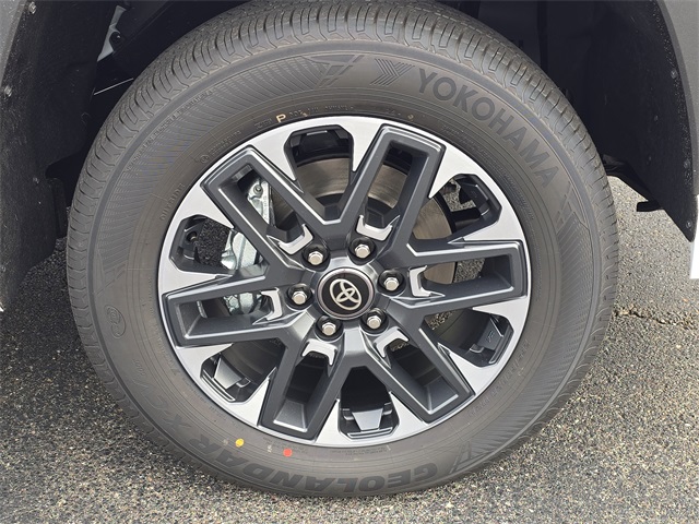2025 Toyota Tundra Limited CrewMax photo 5
