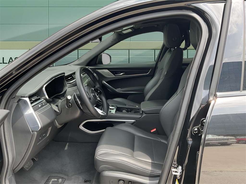 2025 Jaguar F-PACE P250 R-Dynamic S photo 7