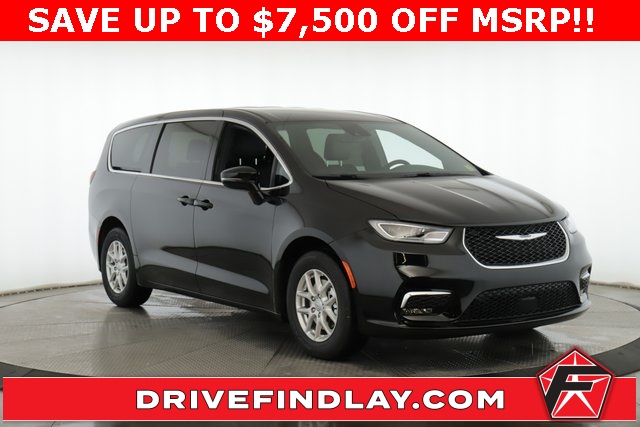 2026 Chrysler Pacifica Select's photo