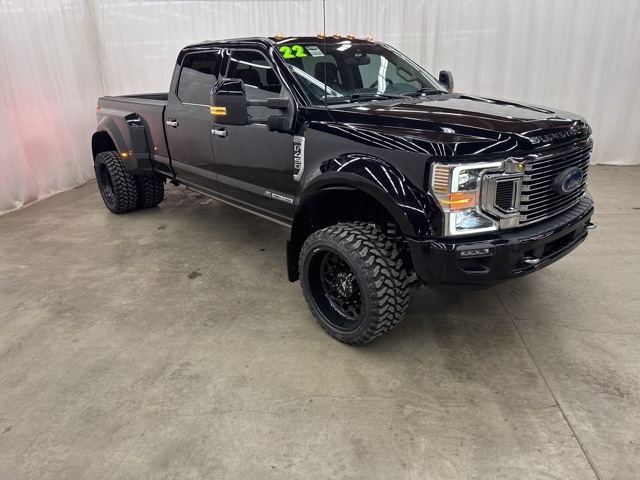 2022 Ford F-450 Super Duty Limited's photo