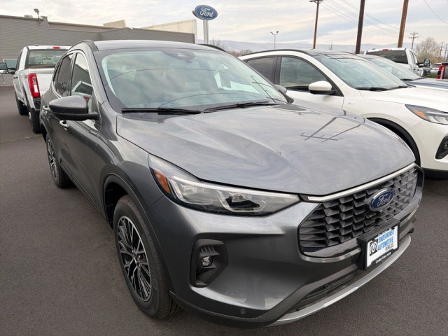 2025 Ford Escape PHEV's photo