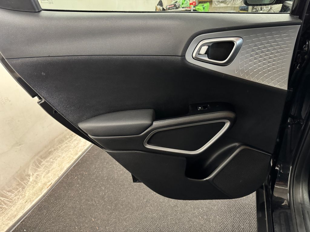 2023 Kia Soul LX photo 12