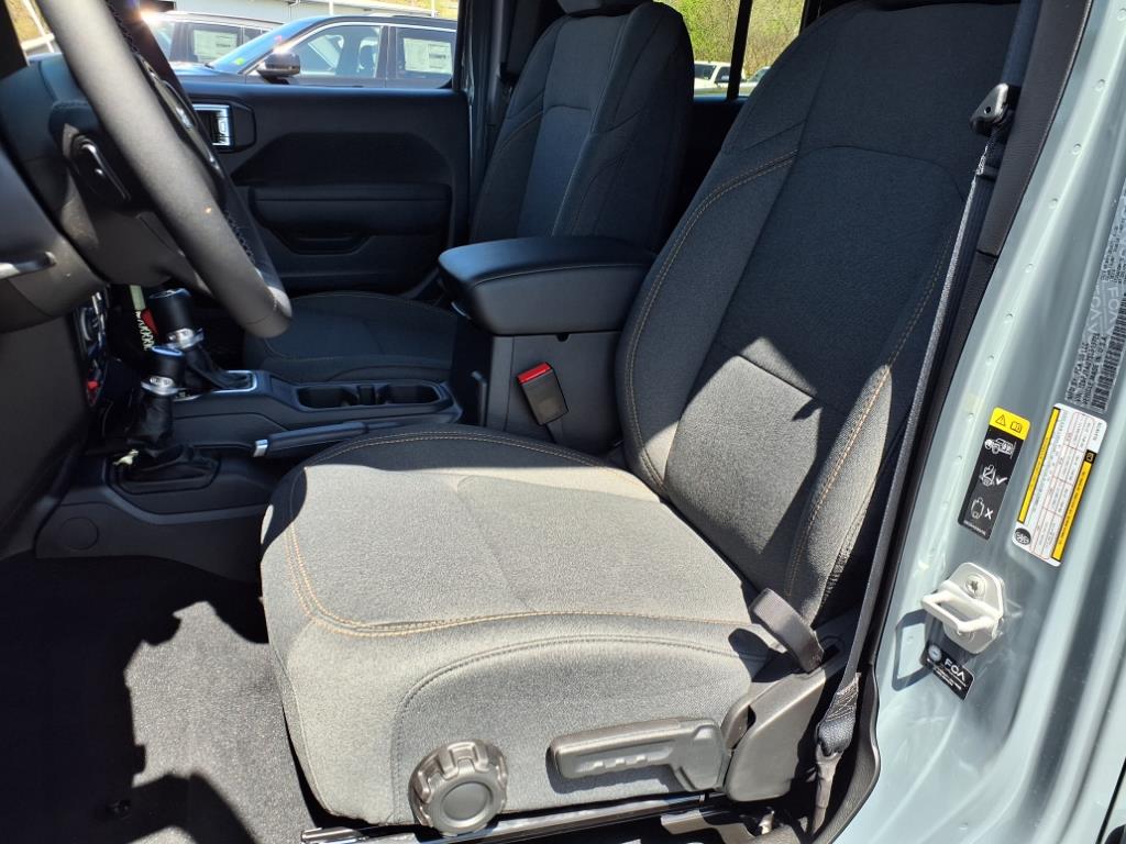 2025 Jeep Gladiator Willys photo 4