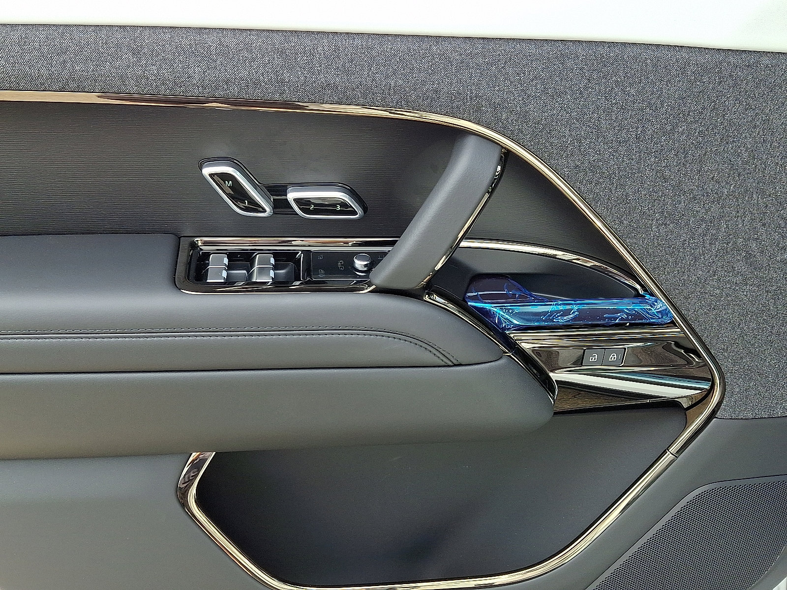 2025 Land Rover Range Rover Sport SE photo 13