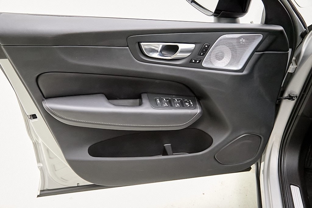 2023 VOLVO XC60 - Image 10