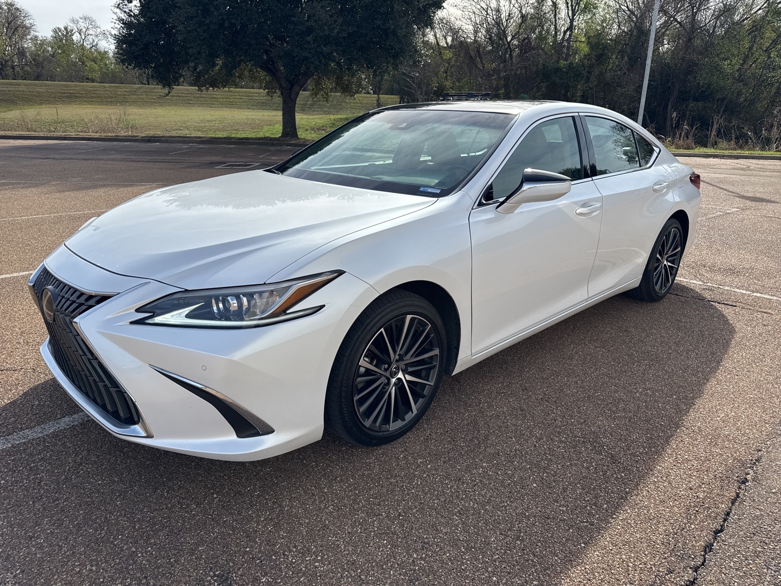 2023 Lexus ES 350 photo 3