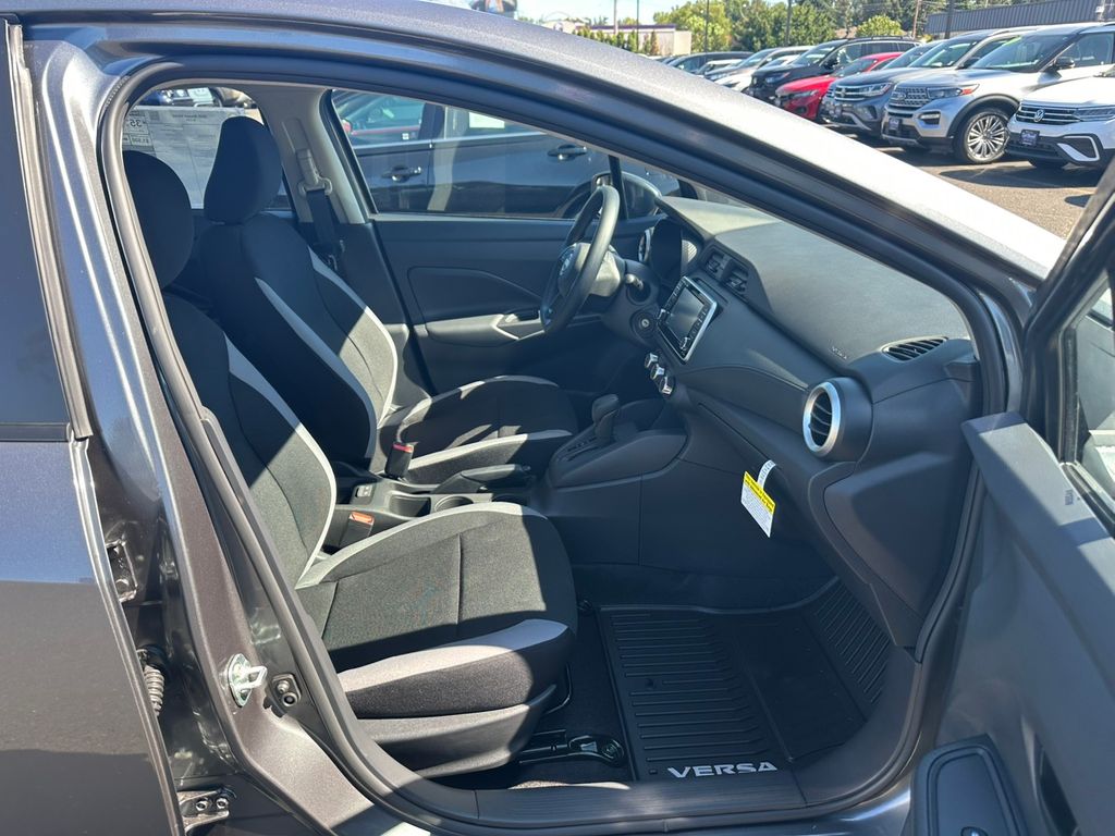 2025 Nissan Versa 1.6 S photo 20
