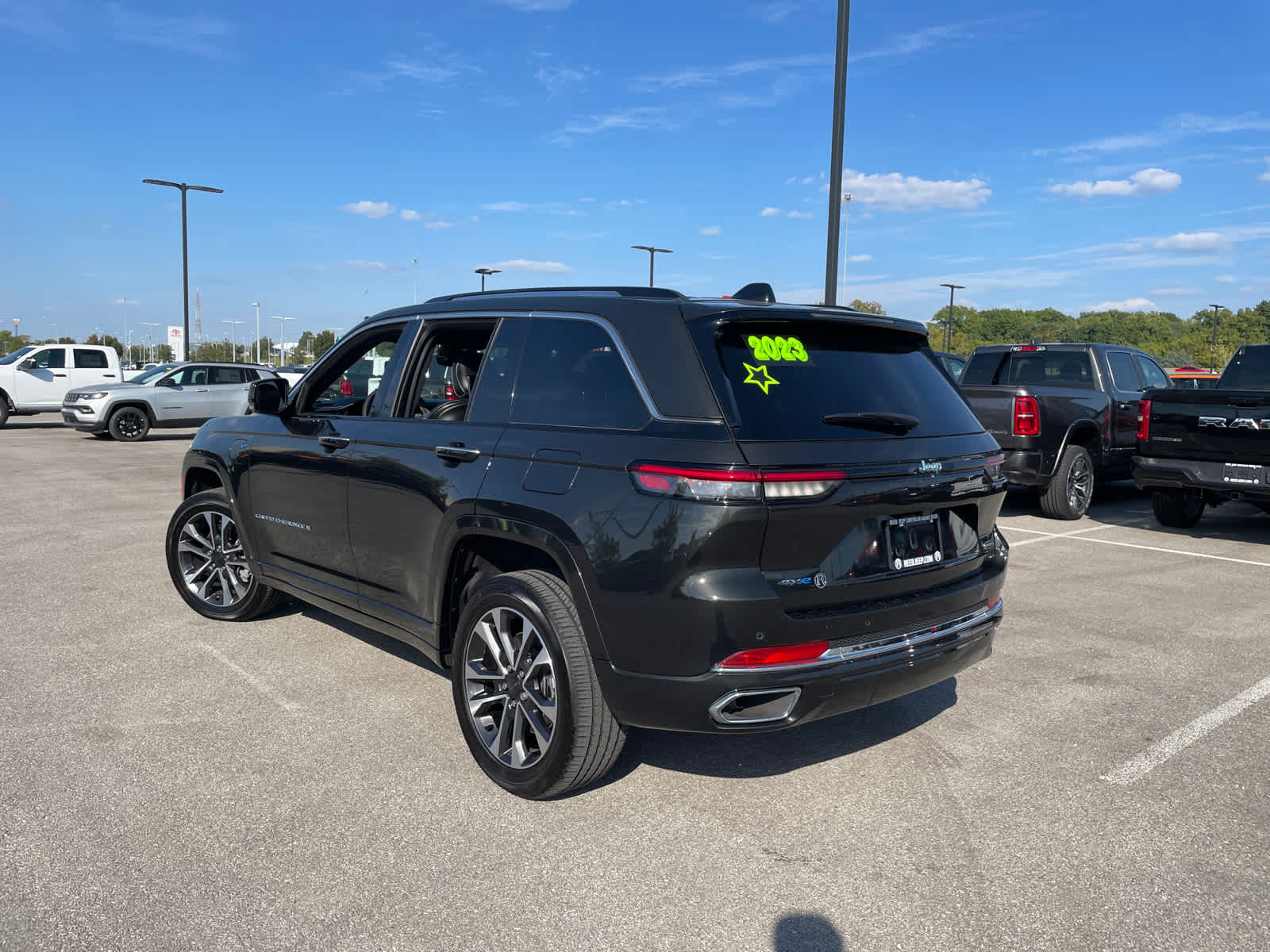 2023 Jeep Cherokee Overland 4xe photo 3