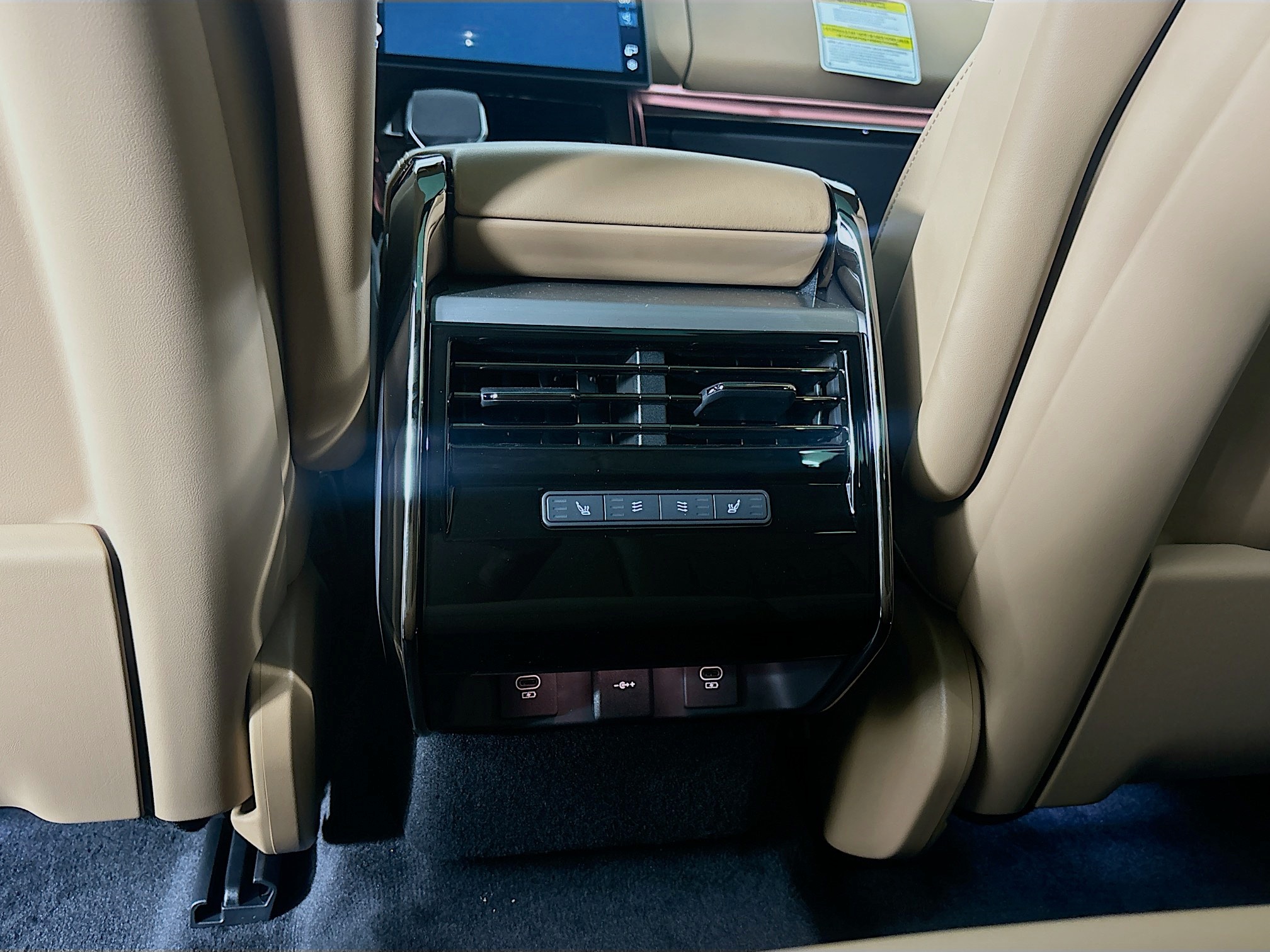 2025 Land Rover Range Rover Sport SE photo 24