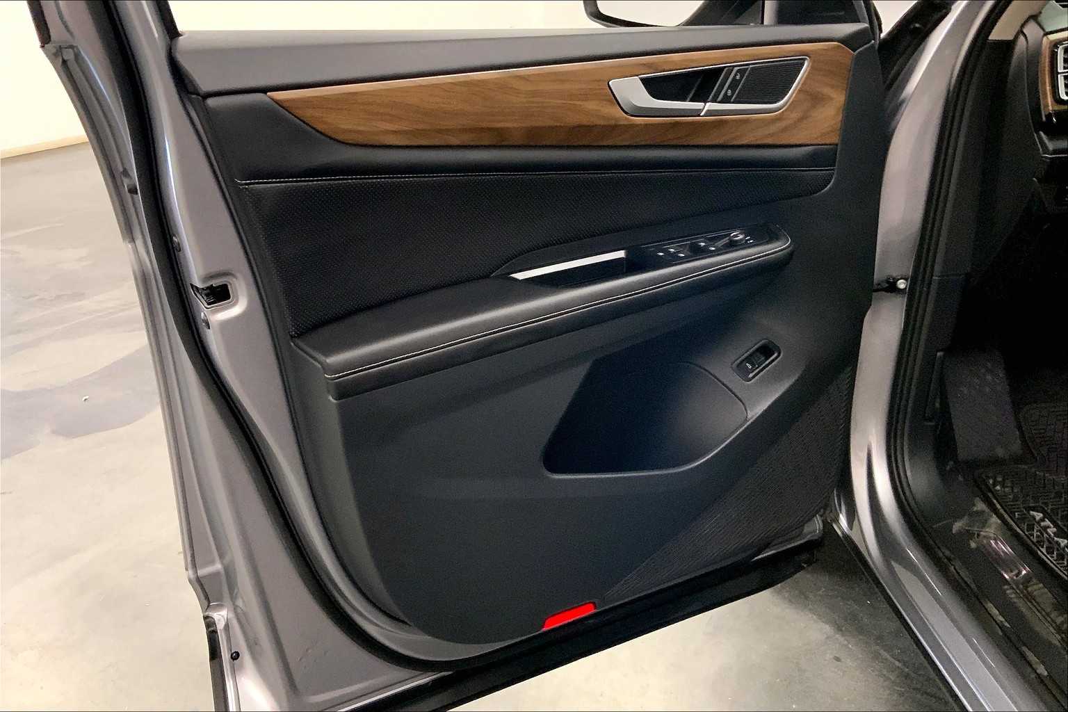 2024 Volkswagen Atlas SE Technology photo 18