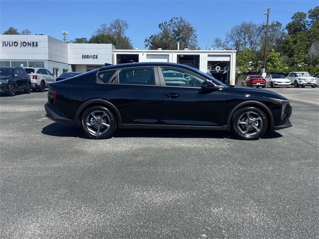 2025 Kia K4 LXS photo 2