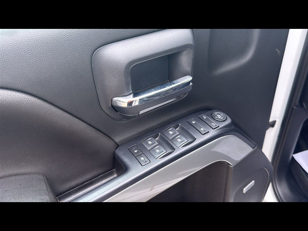 2018 Chevrolet Silverado LT photo 7