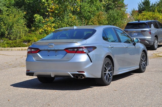 2023 Toyota Camry SE photo 3