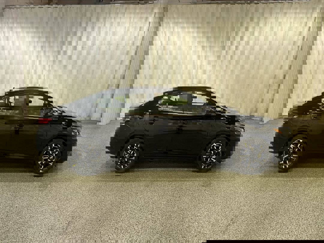 2025 Nissan Sentra SV photo 4