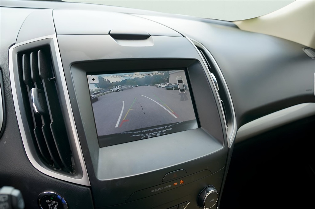 2019 Ford Edge SEL photo 16