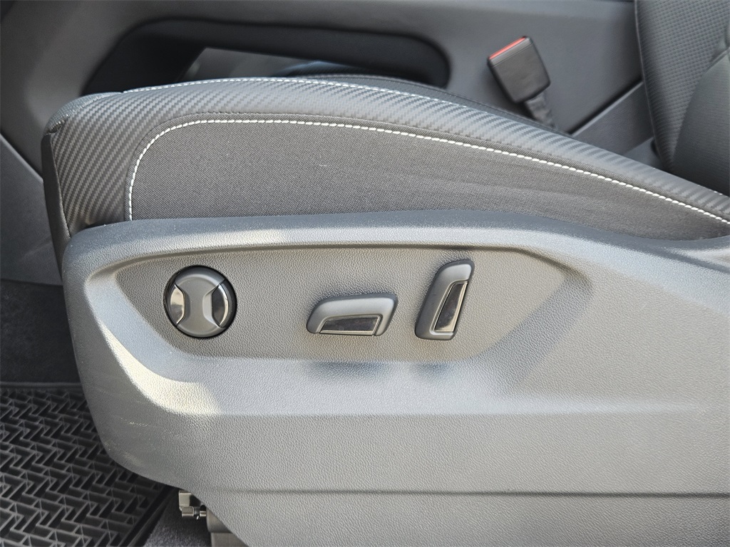 2025 Volkswagen Atlas Cross Sport SE Technology photo 22