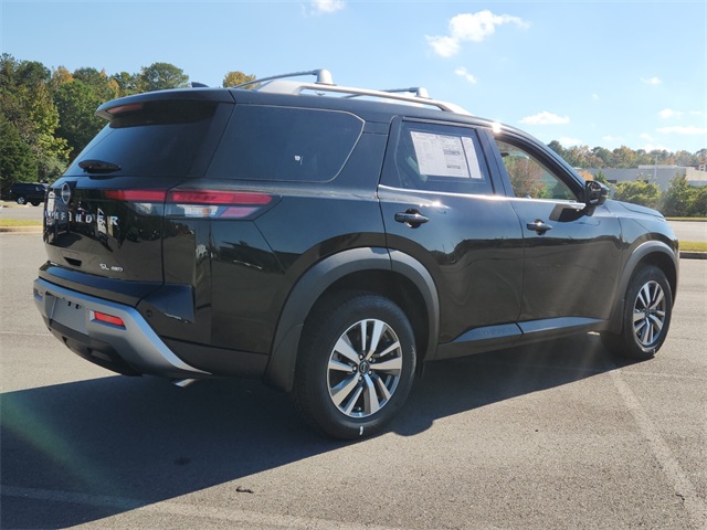 2025 Nissan Pathfinder SL photo 3