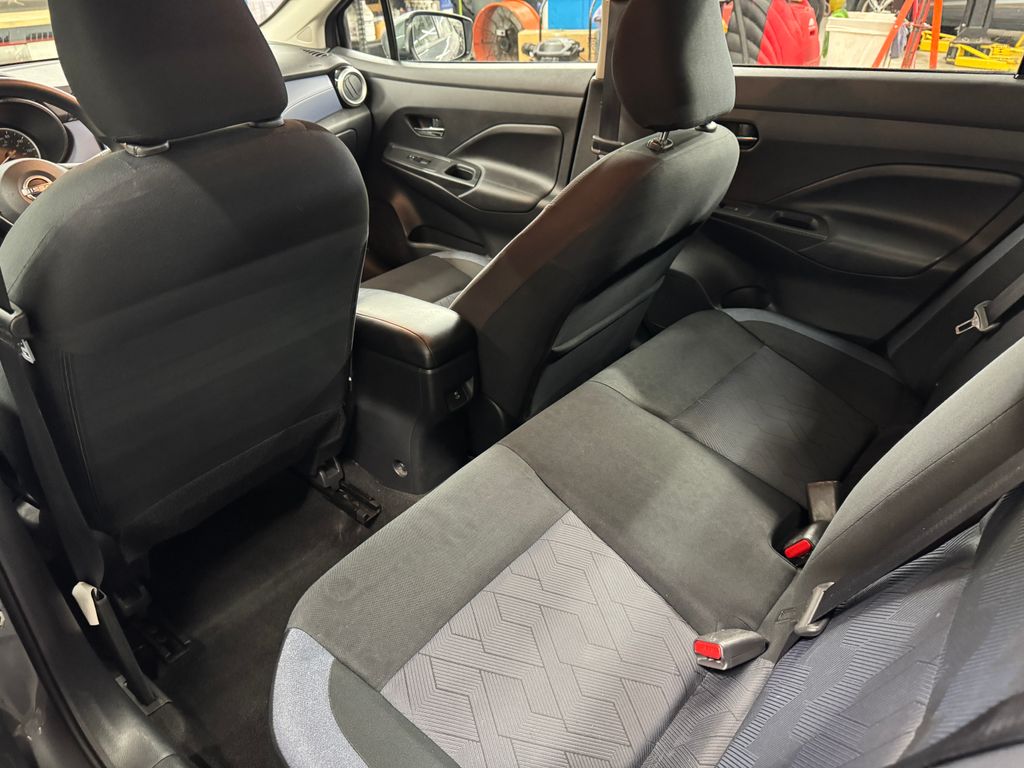 2023 Nissan Versa 1.6 SV photo 12