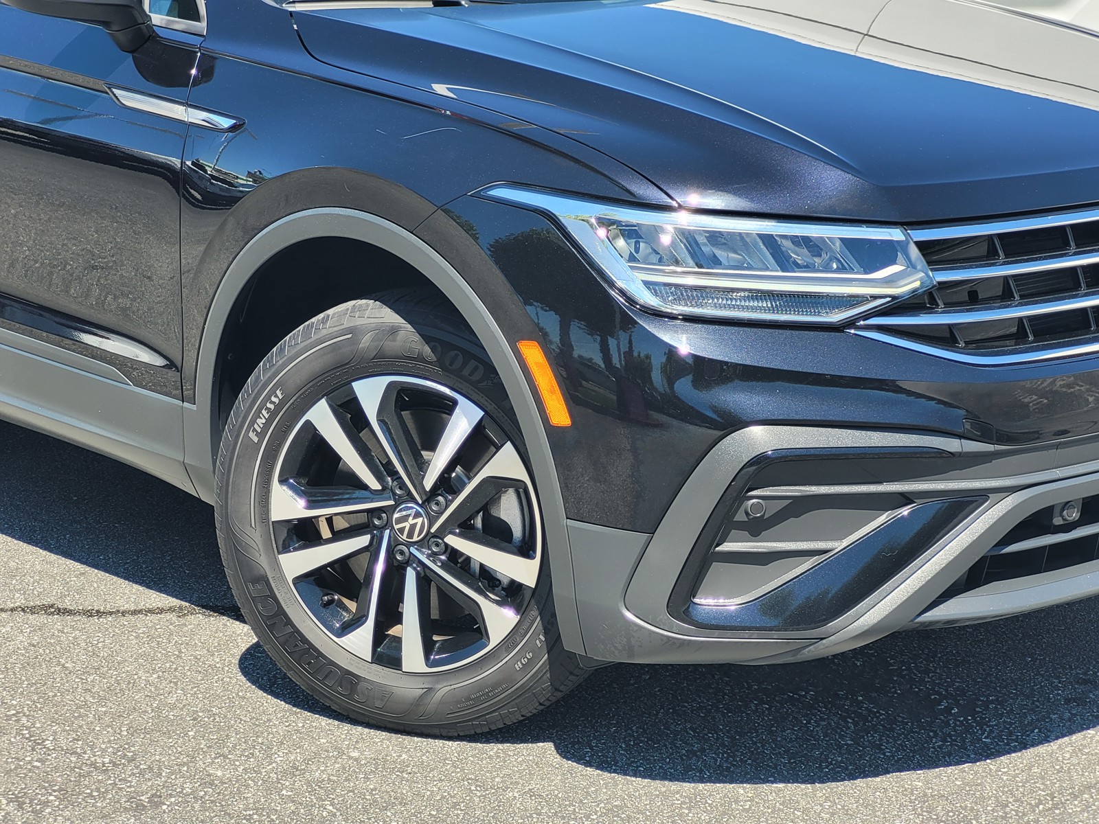 2022 Volkswagen Tiguan S photo 3