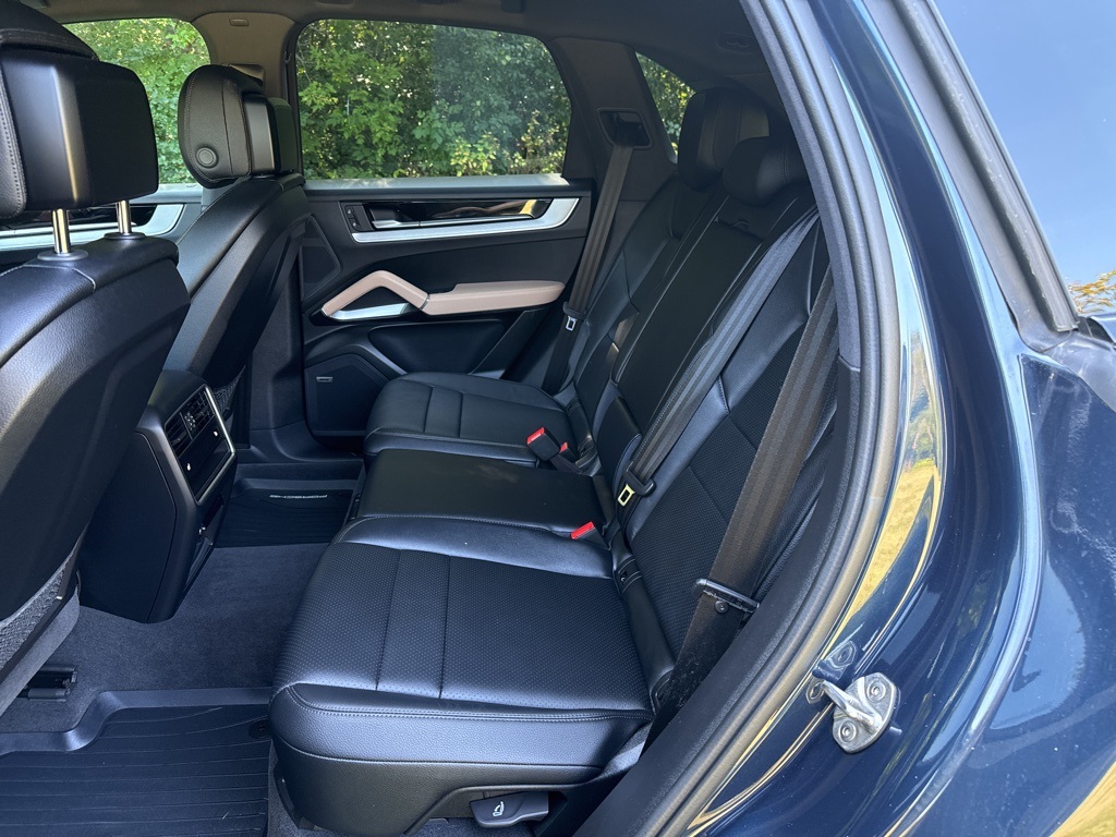2024 Porsche Cayenne Base photo 12