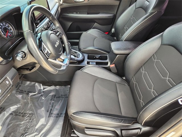 2022 Kia Forte GT-Line photo 9