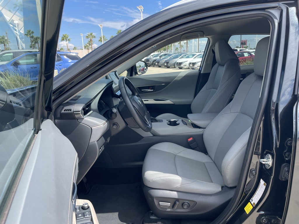 2023 Toyota Venza LE photo 14