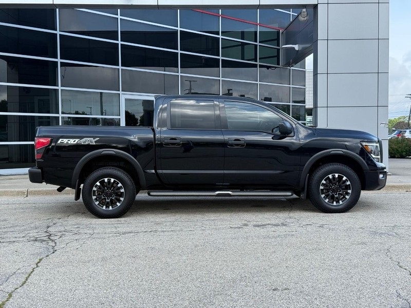 2021 Nissan Titan PRO-4X photo 2