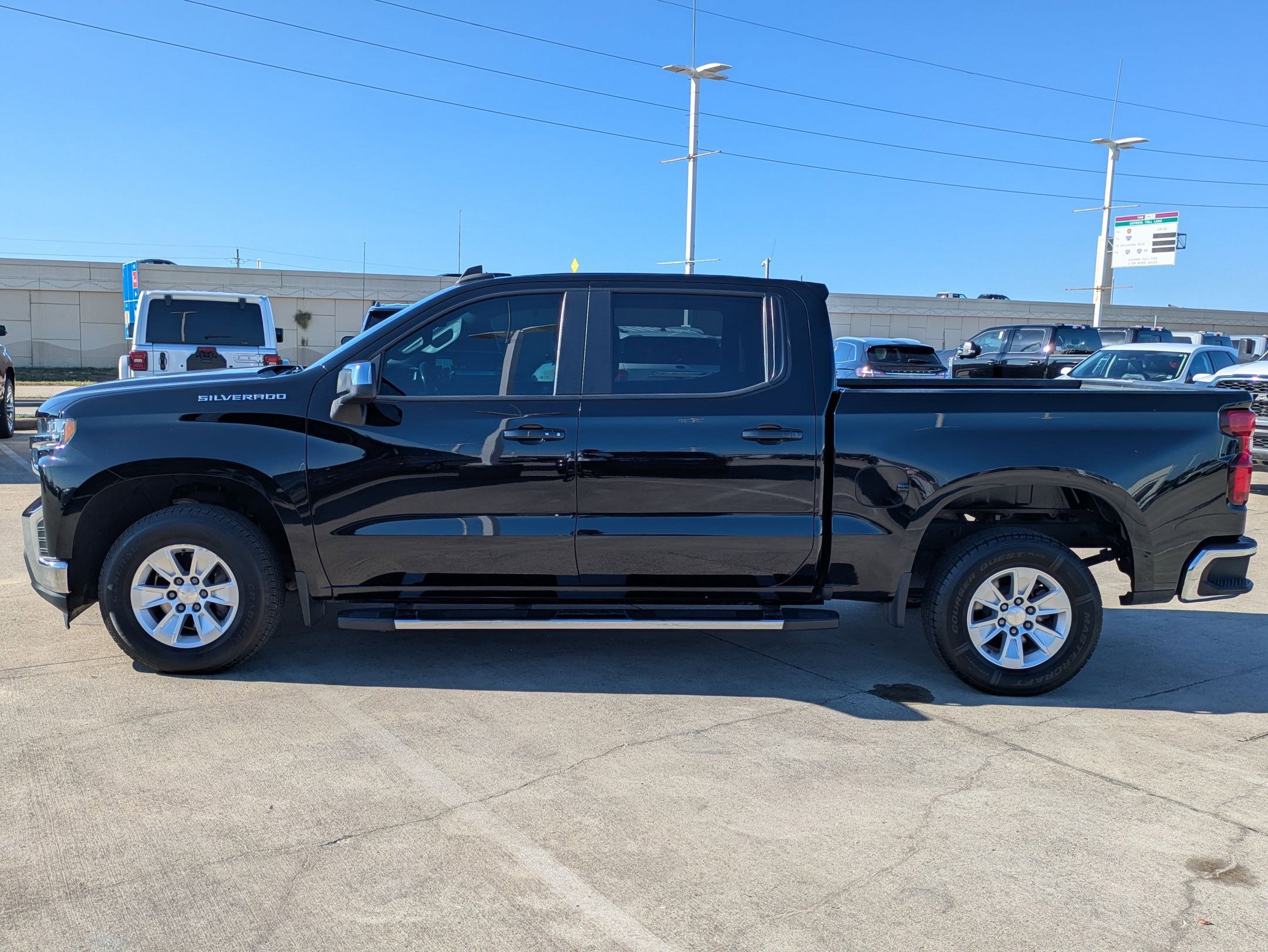 2021 Chevrolet Silverado 1500 LT photo 3