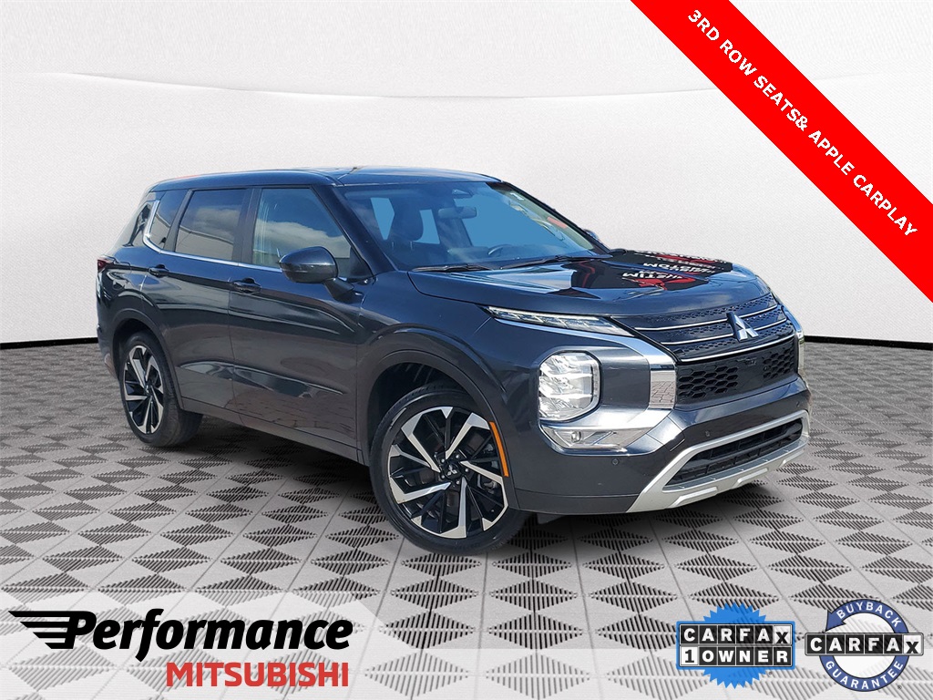 2024 Mitsubishi Outlander SE's photo