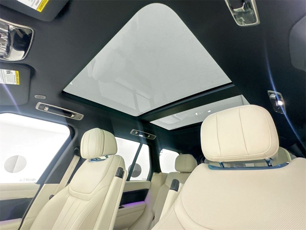 2025 Land Rover Range Rover SE photo 18