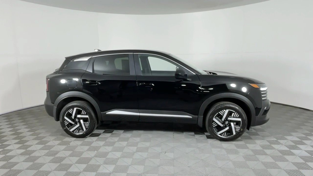 2025 Nissan Kicks SV photo 3