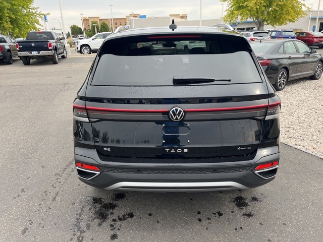 2025 Volkswagen Taos SE photo 3