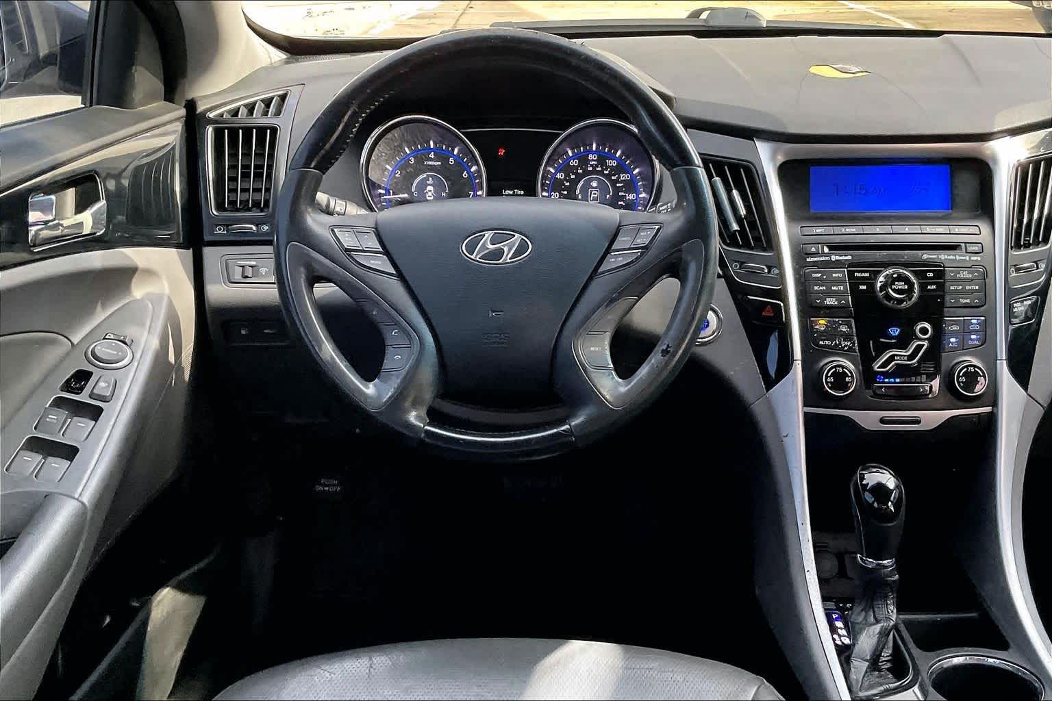 2011 Hyundai Sonata photo 4