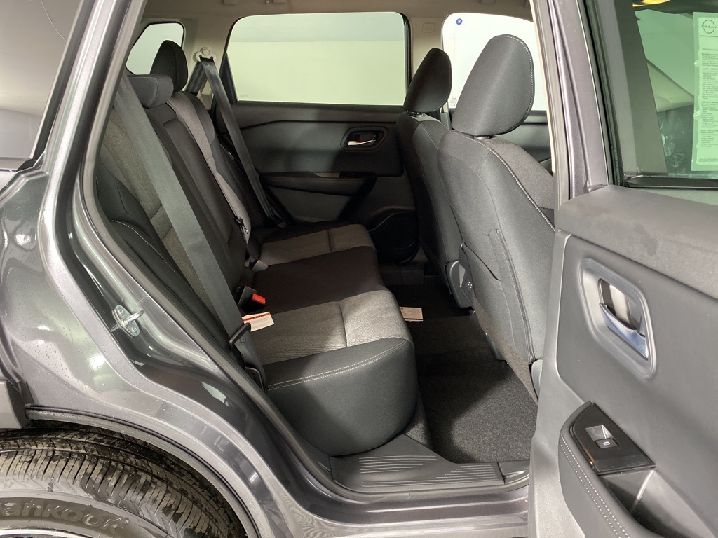 2026 Nissan Rogue SV photo 18