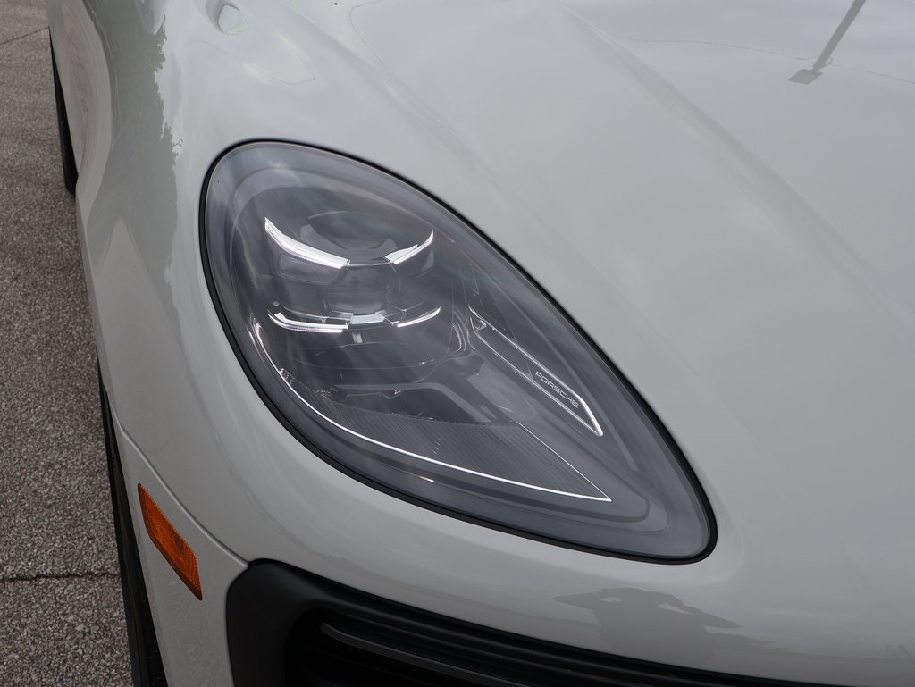 2025 Porsche Macan T photo 13