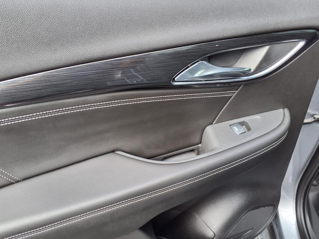 2022 Buick Envision Essence photo 8