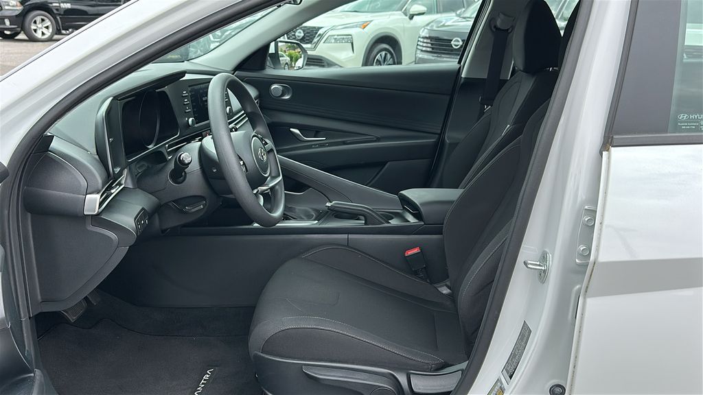 2023 Hyundai Elantra SEL photo 10