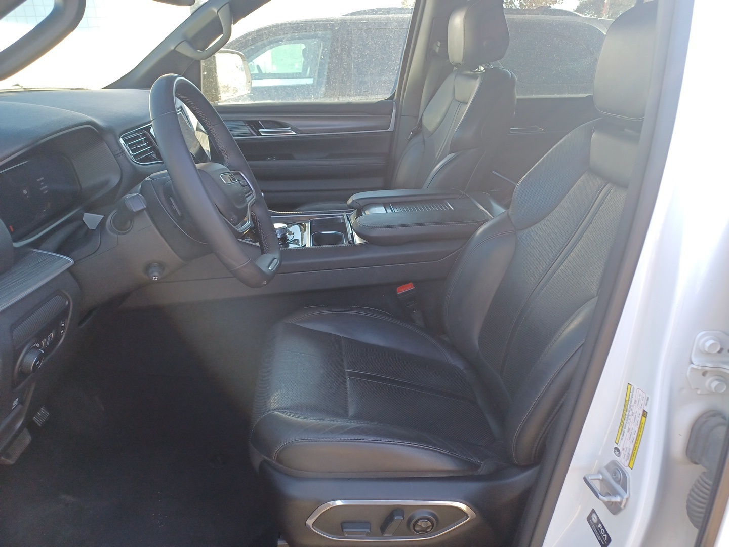 2023 Jeep Wagoneer L Series II photo 5
