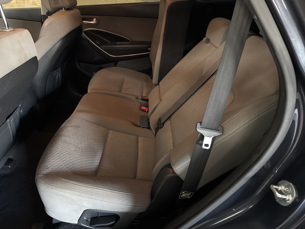 2017 Hyundai Santa Fe SE photo 8