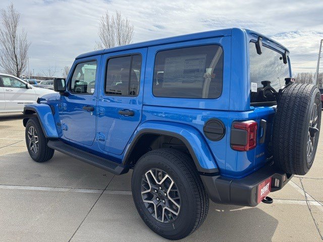 2025 Jeep Wrangler Sahara photo 33