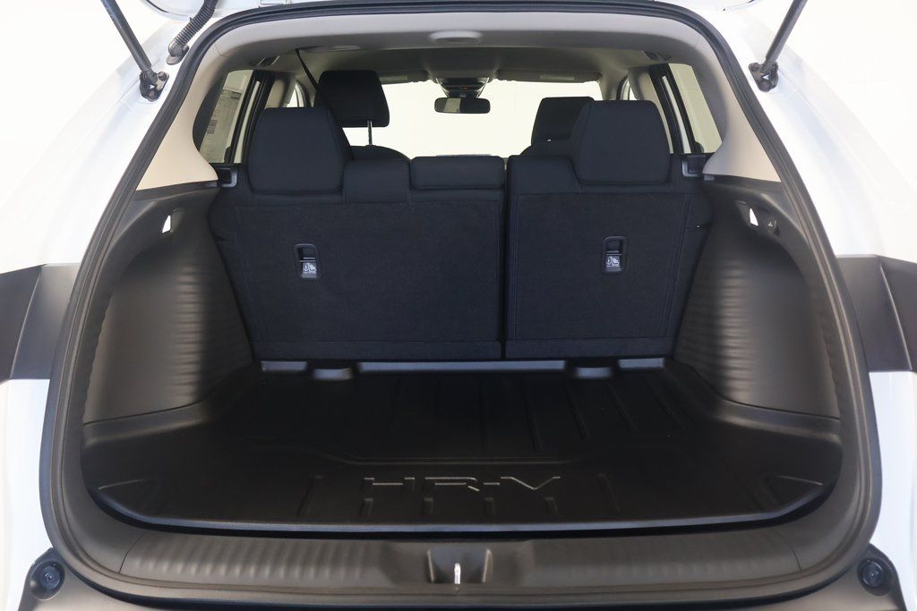 2026 Honda HR-V LX photo 8