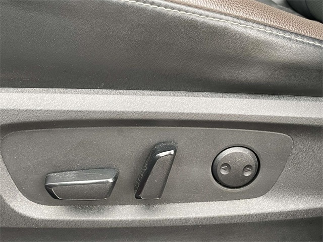 2023 Nissan Pathfinder Platinum photo 12