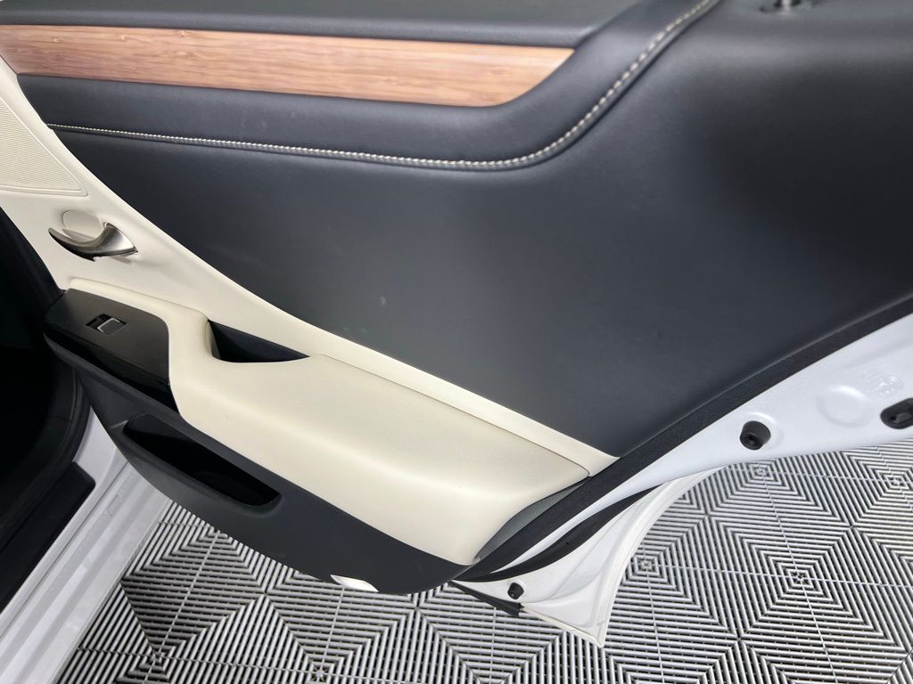 2023 Lexus ES 350 photo 27