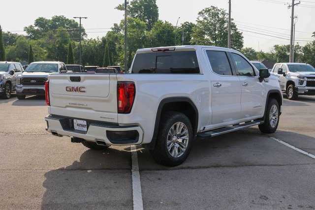 Used 2022 White Frost Tricoat GMC Denali image 5